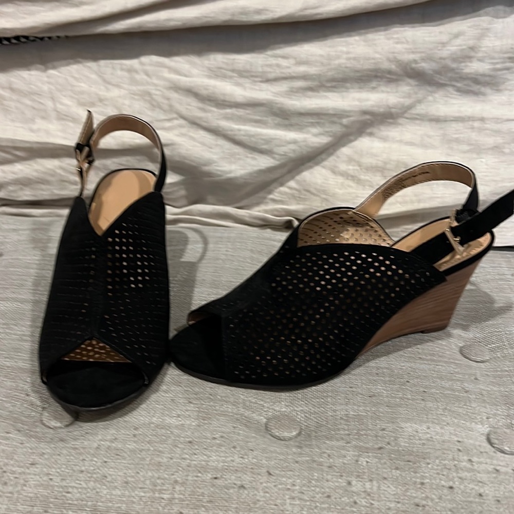 Violet n Red new black suede wedge shoes 7.5, 3”
